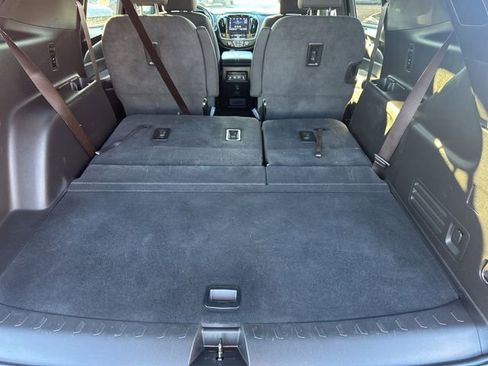 Used 2023 Chevrolet Traverse LT image 30