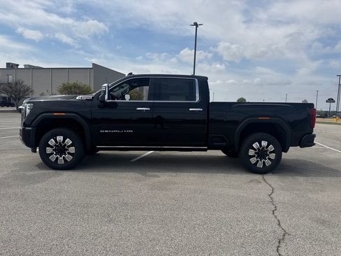 New 2026 GMC Sierra 2500 Denali w/ Denali Reserve Package AWD/4WD image 3