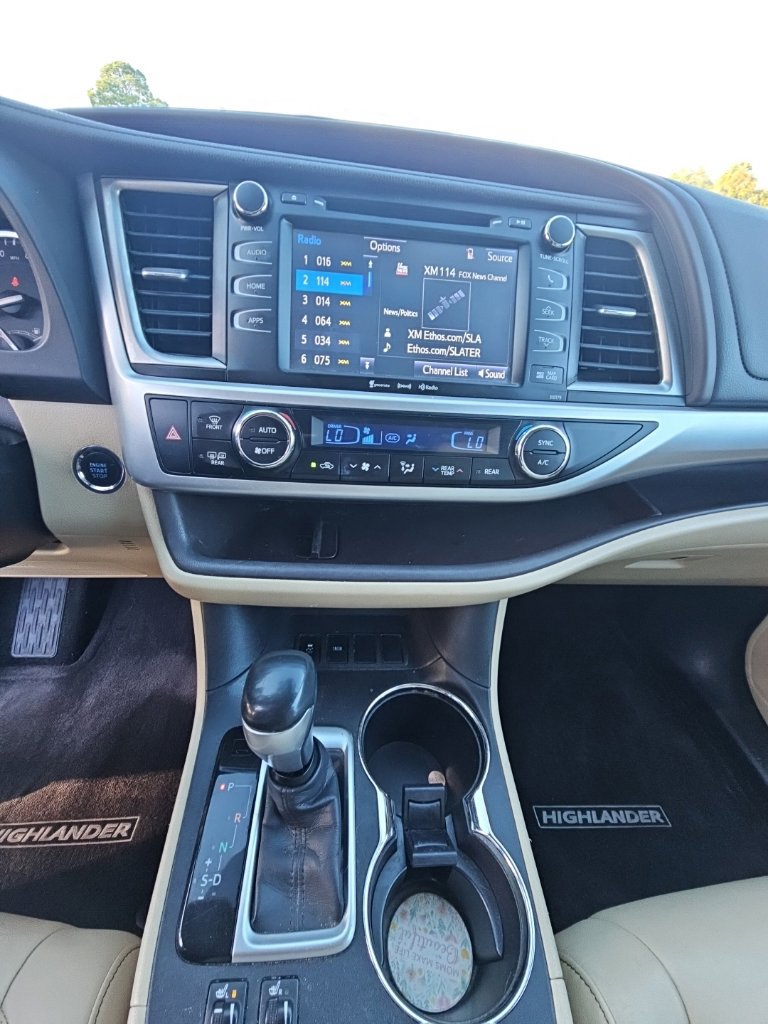 Used 2017 Toyota Highlander XLE FWD image 33