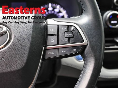 Used 2022 Toyota Highlander LE image 16