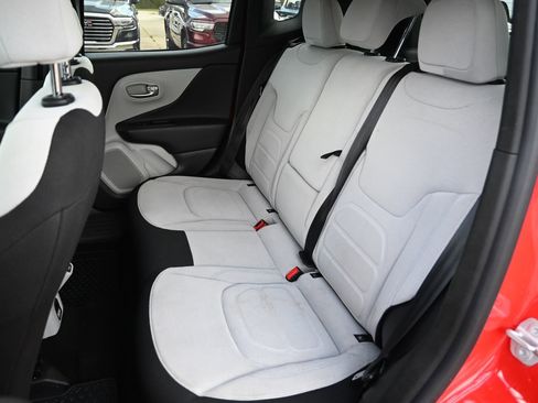 Used 2022 Jeep Renegade Latitude w/ Convenience Group image 25