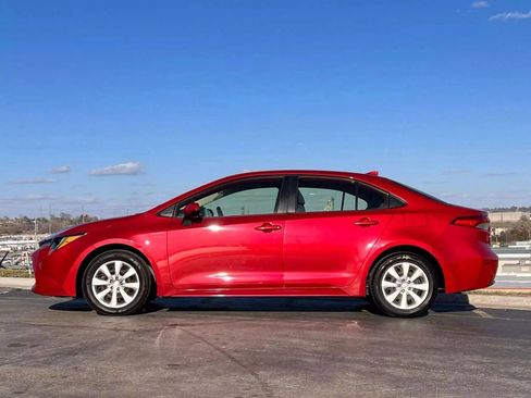Used 2020 Toyota Corolla LE FWD image 4