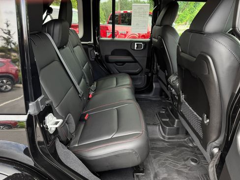 Used 2024 Jeep Wrangler Unlimited Rubicon AWD/4WD image 31