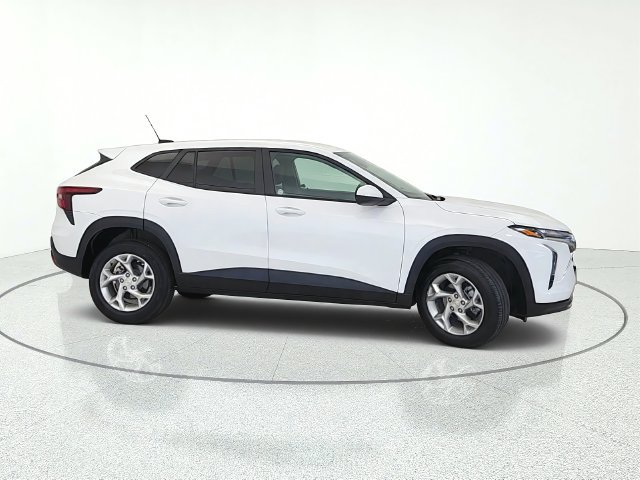 Used 2025 Chevrolet Trax LS w/ LS Convenience Package FWD image 7