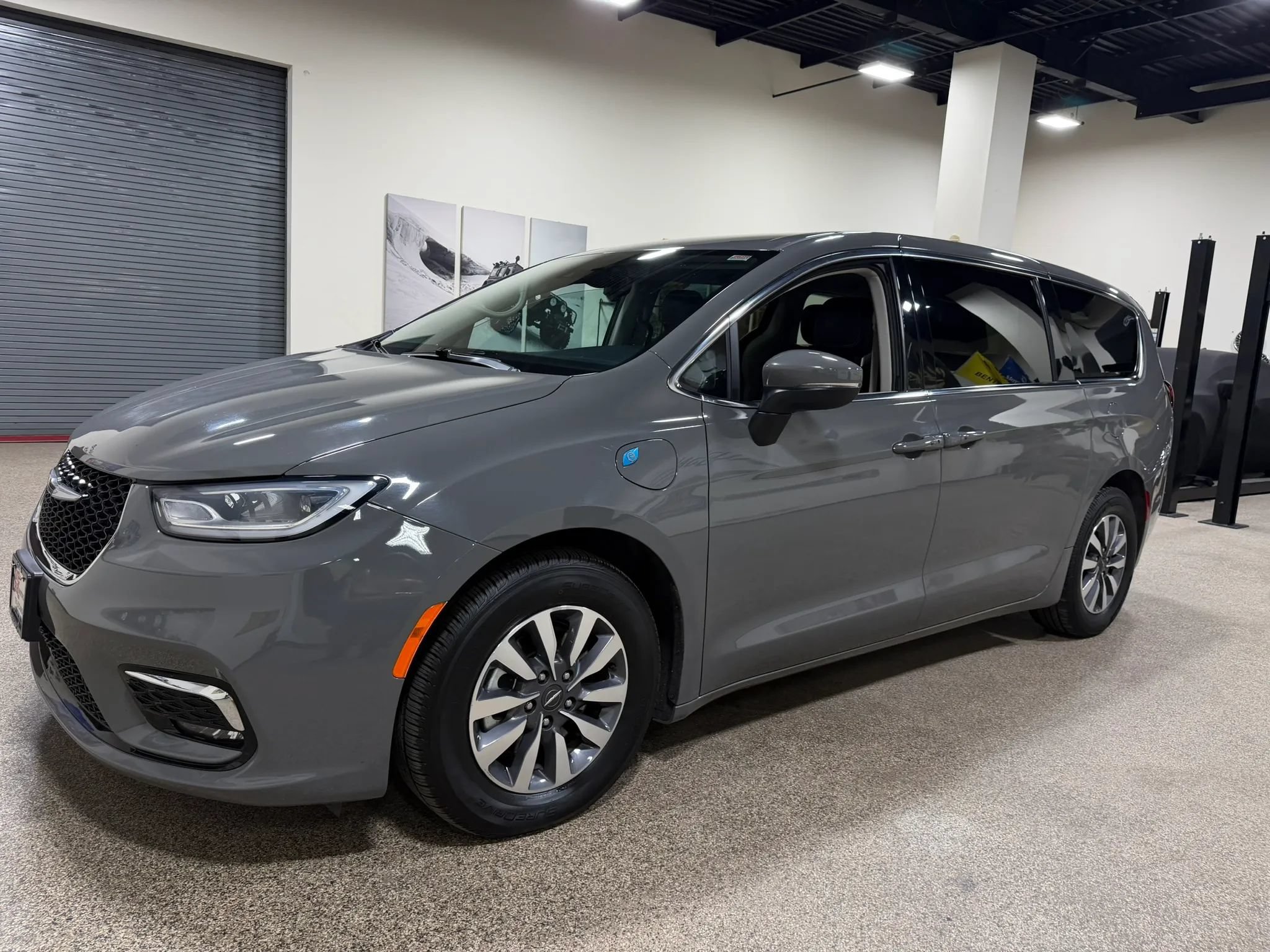 Used 2023 Chrysler Pacifica Touring-L FWD image 10