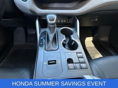 Used 2023 Toyota Highlander LE FWD image 20