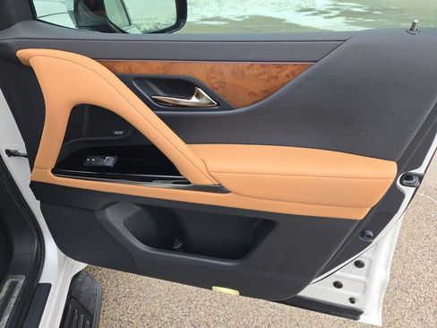 Used 2023 Lexus LX 600 4WD w/ Accessory Package (Z1) image 6