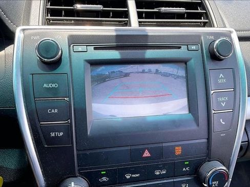Used 2017 Toyota Camry SE FWD image 11
