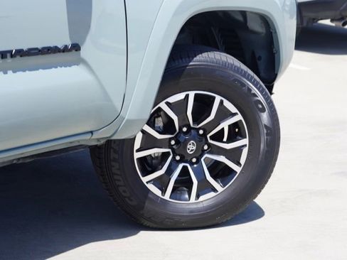 Used 2022 Toyota Tacoma TRD Sport w/ TRD Premium Sport Package AWD/4WD image 8