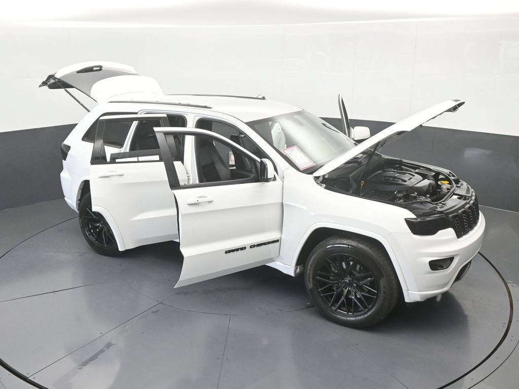 Used 2018 Jeep Grand Cherokee Altitude RWD image 68