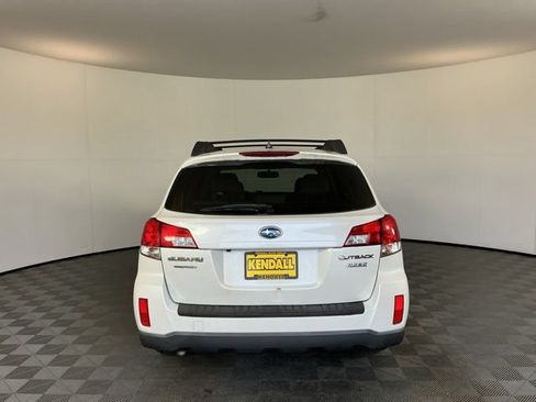 Used 2014 Subaru Outback 2.5i Limited w/ Moonroof Package AWD/4WD image 6