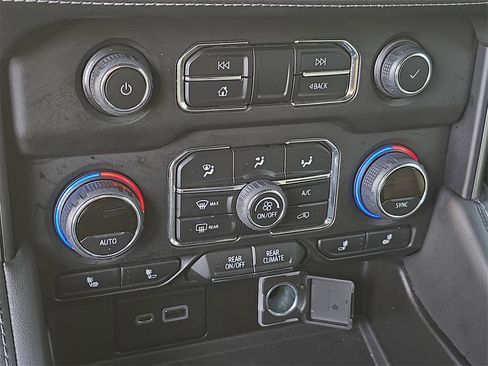 Used 2021 Chevrolet Tahoe Z71 w/ Rear Media and Nav Package image 25