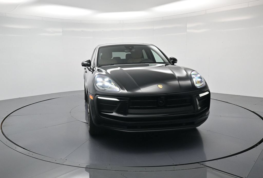 Certified 2026 Porsche Macan AWD/4WD image 33