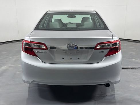 Used 2014 Toyota Camry XLE w/ Leather Package FWD image 6
