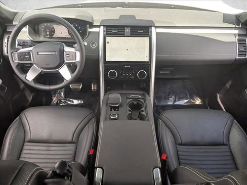 Used 2025 Land Rover Discovery Dynamic SE AWD/4WD image 19