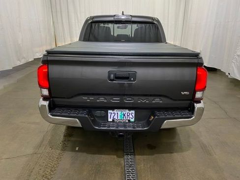 Certified 2018 Toyota Tacoma TRD Off-Road image 5