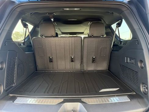 New 2026 Chevrolet Suburban High Country image 9