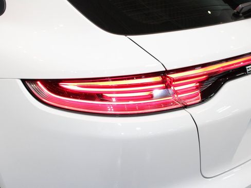 Certified 2023 Porsche Panamera 4 w/ Premium Package image 16