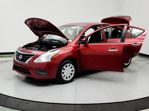 Used 2018 Nissan Versa SV image 9