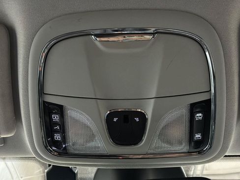 Used 2020 Jeep Cherokee Limited w/ Technology Group FWD image 24