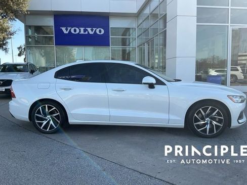 Used 2019 Volvo S60 T5 Momentum w/ Premium Package image 5