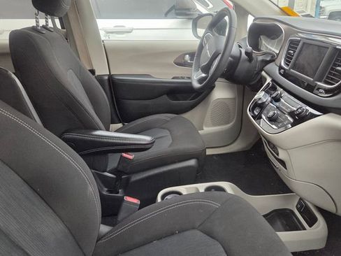 Used 2023 Chrysler Voyager LX FWD image 10