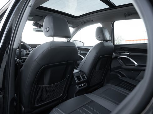 Certified 2025 Audi Q5 Premium w/ Convenience Package image 25