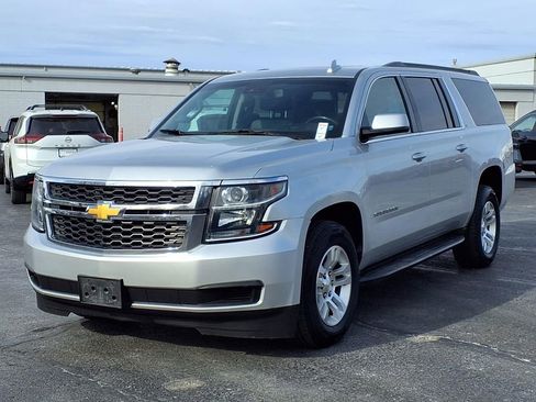 Used 2018 Chevrolet Suburban LT image 2