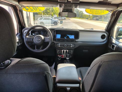 Certified 2024 Jeep Wrangler Willys image 16