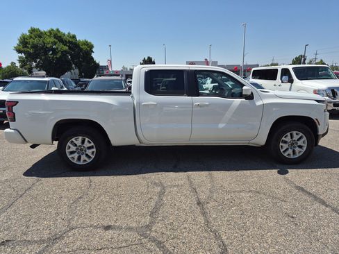 Used 2023 Nissan Frontier SV w/ Technology Package AWD/4WD image 2