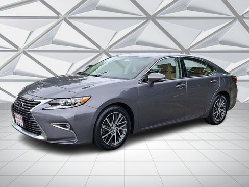 Used 2016 Lexus ES 350 w/ Premium Package w/Wood Trim FWD image 5