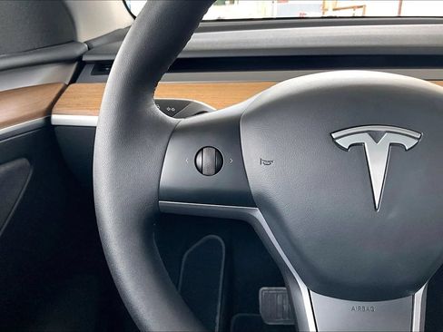 Used 2023 Tesla Model Y AWD image 10
