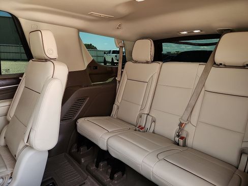 Used 2021 GMC Yukon Denali w/ Denali Ultimate Package AWD/4WD image 9