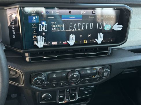 New 2026 Jeep Gladiator Sport AWD/4WD image 14