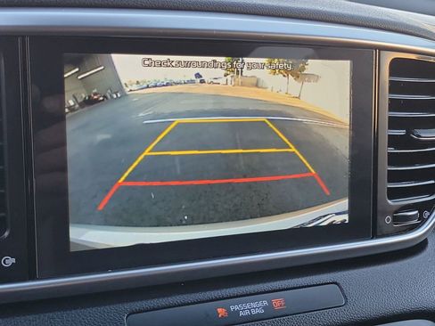 Used 2021 Kia Sportage LX image 10