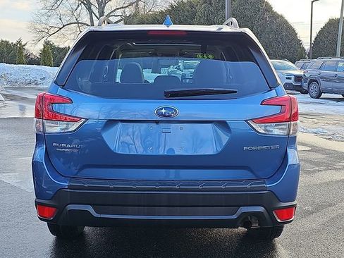 Used 2022 Subaru Forester Premium image 5