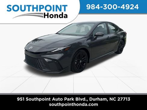 Used 2025 Toyota Camry SE FWD image 3