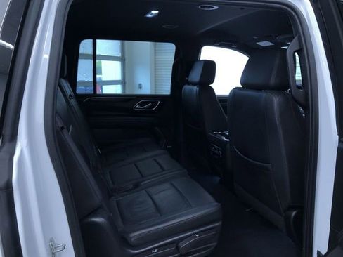 Used 2022 Chevrolet Suburban LT RWD image 16