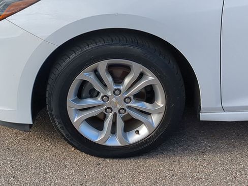 Used 2019 Chevrolet Cruze LT image 17