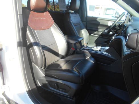 Used 2021 Ford Explorer Platinum w/ Equipment Group 601A image 10