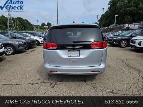Used 2023 Chrysler Voyager LX FWD image 4
