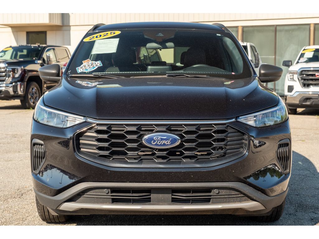 Used 2025 Ford Escape ST-Line FWD image 3