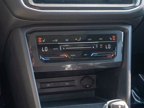 Used 2023 Volkswagen Tiguan SE w/ Panoramic Sunroof Package FWD image 19