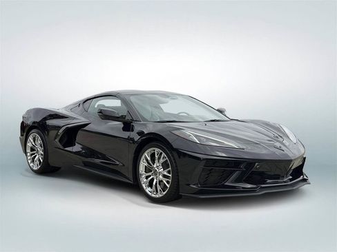 Used 2025 Chevrolet Corvette Stingray Preferred Cpe w/ Z51 Performance Package RWD image 2