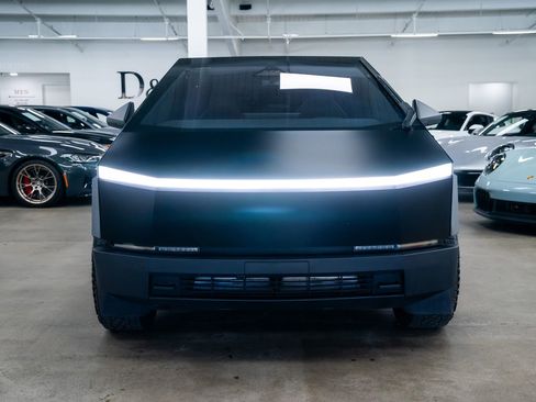 Used 2024 Tesla Cybertruck AWD Crew Cab image 2