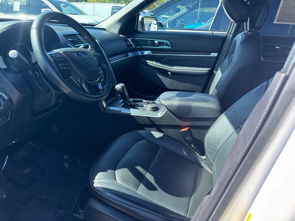 Used 2018 Ford Explorer Limited AWD/4WD image 3