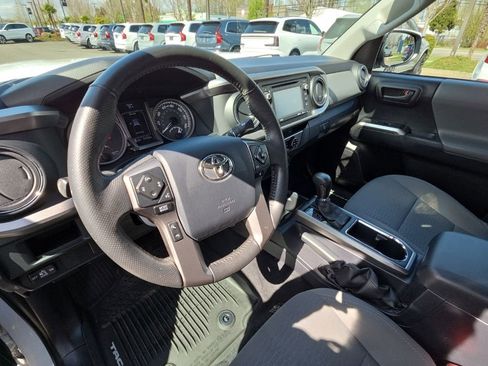 Used 2017 Toyota Tacoma SR5 w/ Tow Package AWD/4WD image 7