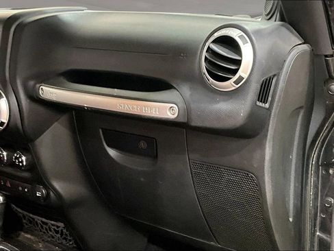 Used 2012 Jeep Wrangler Unlimited Sahara w/ Dual Top Group AWD/4WD image 16