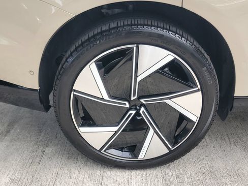 Certified 2025 Volvo EX90 Ultra AWD/4WD image 7