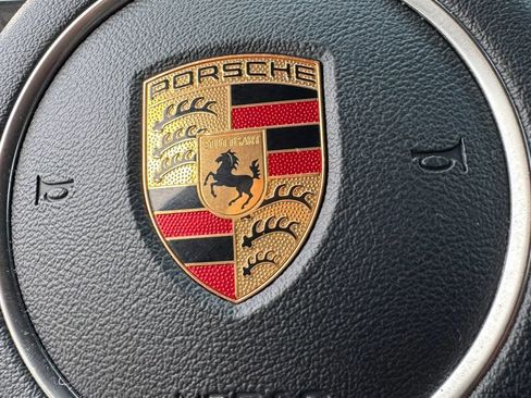 Used 2019 Porsche Macan AWD/4WD image 28